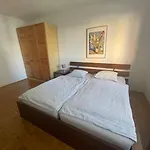 Retro Apartment In Graz